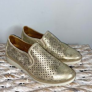 Women’s Natural Soul Gold Perforated Chunky Sole Size 10 Shoes